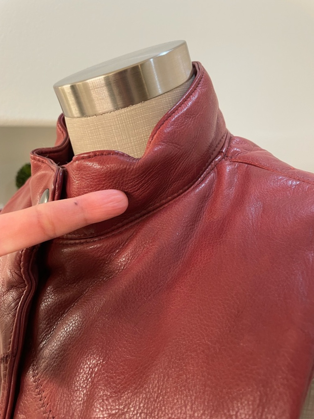 Women's Red Leather Snap-Front puffer Vest - Picture 3 of 12